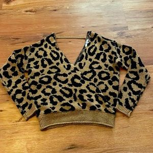 GUC size small cheetah print sweater with deep V neck. The brand is Favlux.